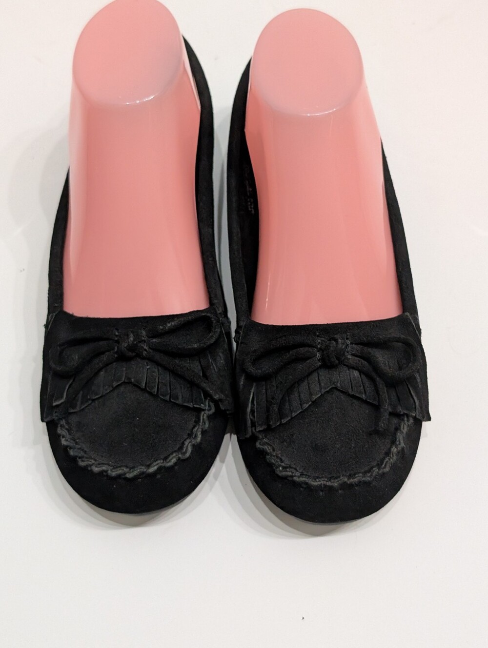 Minnetonka Women's 7 Kilty Suede Driving Shoes Black Moccasin Loafers
